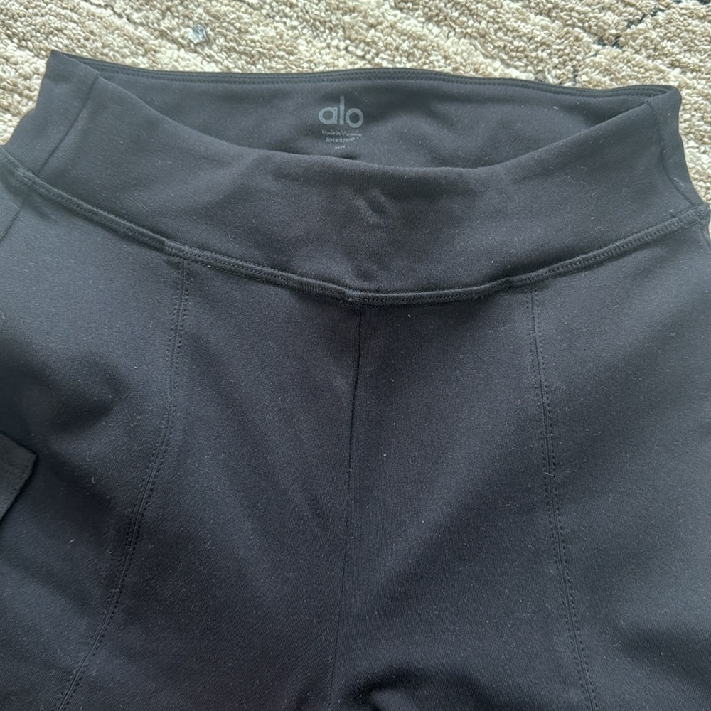 Alo flare yoga pants size xs - Picture 4 of 4